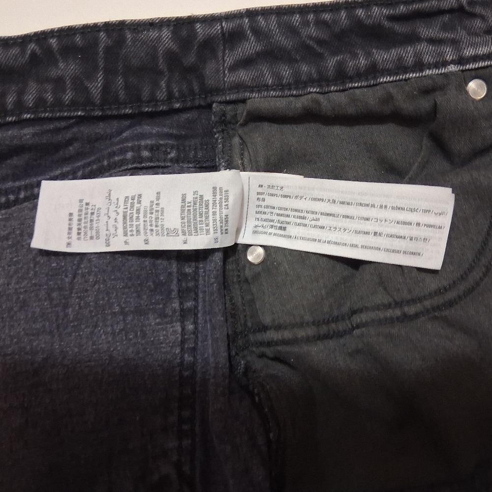 SALE!!! EUC Abercrombie & Fitch High Rise Mom Jeans Sz. 26 Short Destructed - Picture 11 of 12